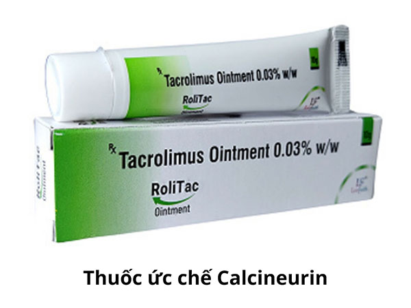 Tacrolimus được dùng thay thế trong nhiều trường hợp người bệnh không đáp ứng với Corticoid